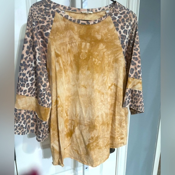 Easel Leopard Print Tee Size Small - Picture 2 of 6